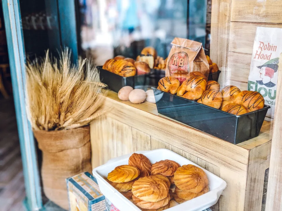 Khay bánh mới ra lò tại Dương Thị Phượng